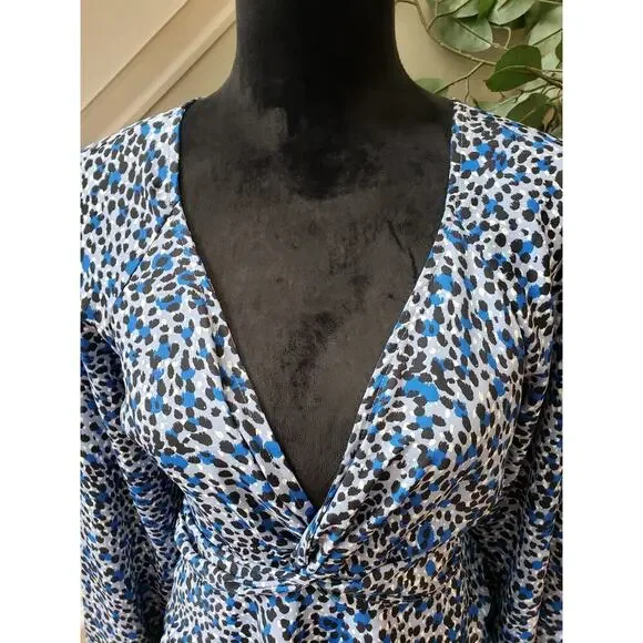 Express Blouse Top Womens Medium Blue Abstract Print Long Sleeve V-Neck Pullover - Picture 11 of 13